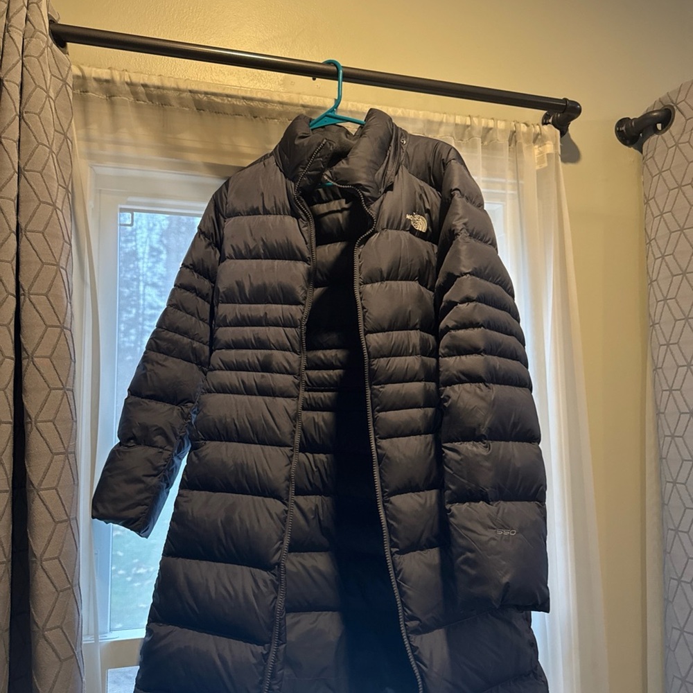 Like brand new grey Northface women’s puffer